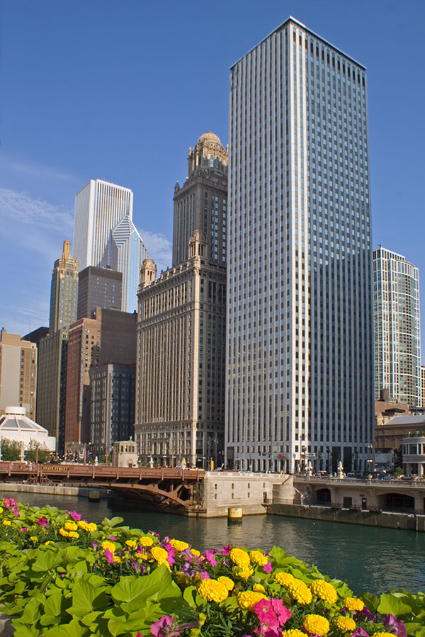 chicago-accross-the-river-living