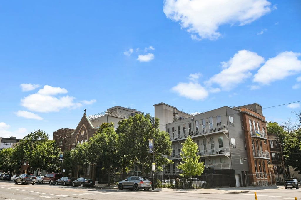 2411 W WALTON STREET #2B 6