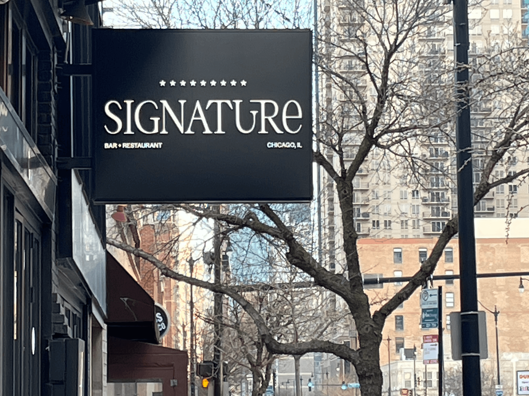 Signature Bar and Grill by Elaine - South Loop